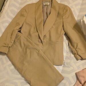 Le Suit Elegant Beige Blazer and Skirt Set Size 4